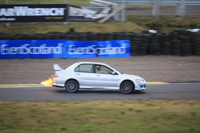 http://i169.photobucket.com/albums/u211/amd_knockhill/pics/IMG_1118.jpg