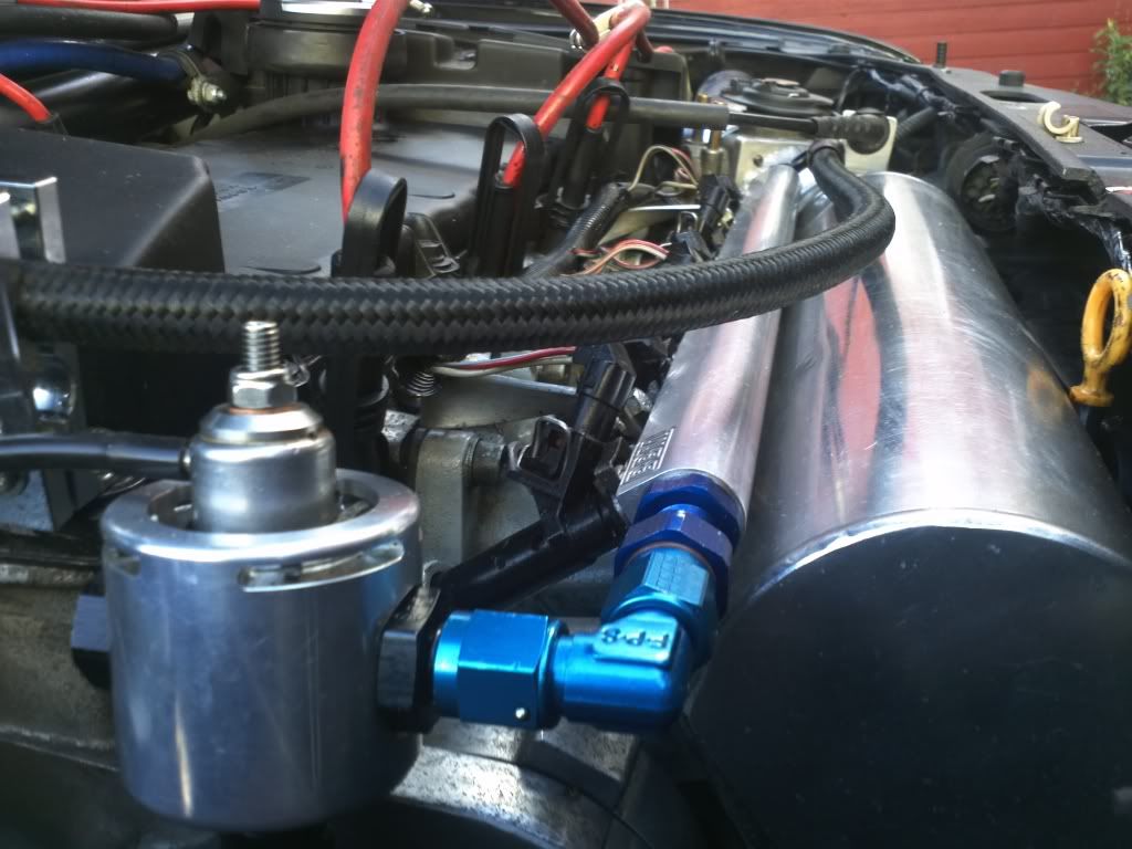 Connecting injectors to a aftermarket fuelrail. Schimmel, 034, BBM VW
