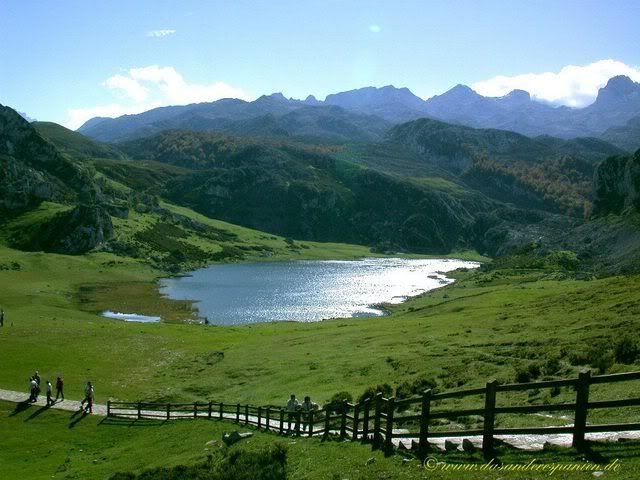 Picos_de_Europa_lagos_Covadonga_2.jpg