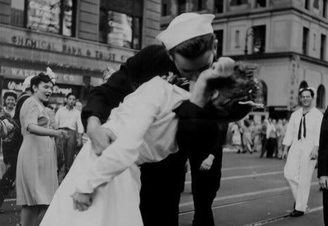 times square kissing photo. the times square kiss.