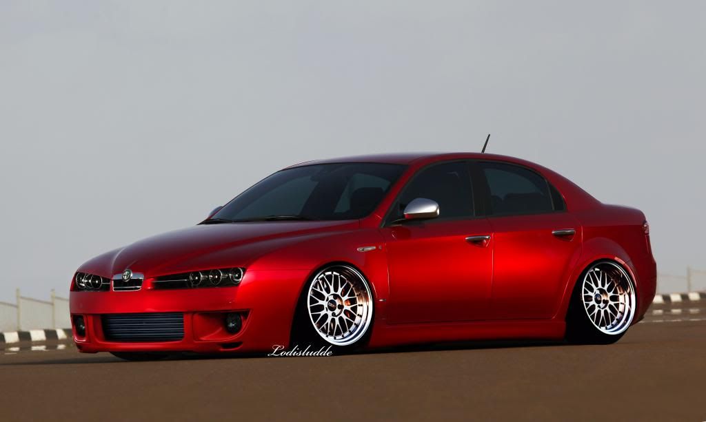 http://i169.photobucket.com/albums/u233/LodisLudde/AlfaRomeo159-20092.jpg