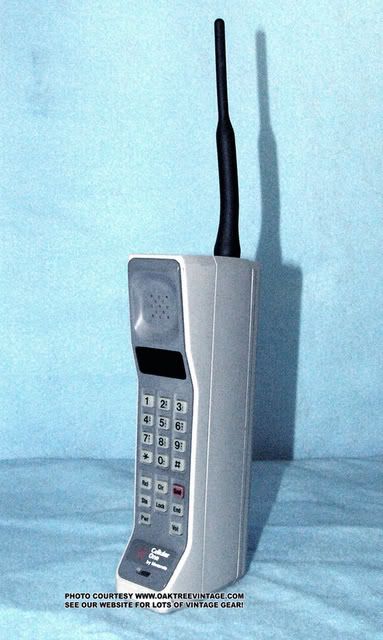 Motorola_Cellular-One_Cell-Phone_we.jpg