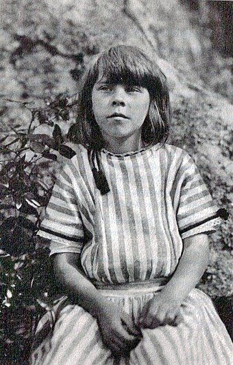 photo 340px-Tove_Jansson_1923_zpscr30vila.jpg