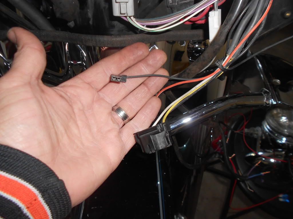 Help!!! Spotlight/turn signal wiring. - Harley Davidson Forums