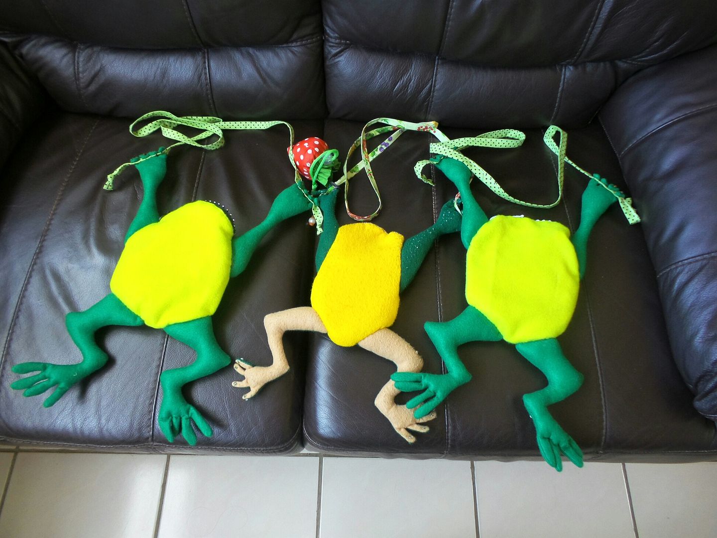 Швейный уголок: Две сумки-лягушки